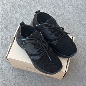 Vessi Black Waterproof Sneakers Shoes in Mens Size 6 with Box
